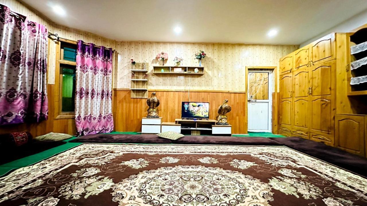 Hikal Guest House Karimabad  Room photo